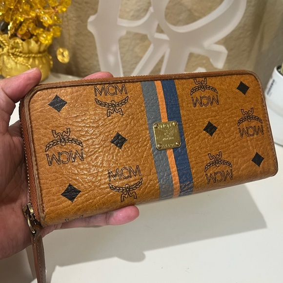 MCM COGNAC ZIPPERED WALLET - Picture 16 of 16